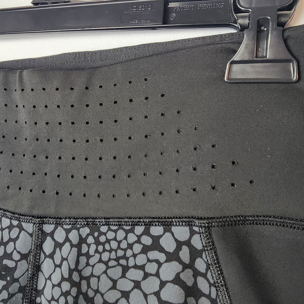 Athleta Crocodile Stealth TruCool High Rise Black Capri Leggings | Women's Small - Picture 5 of 13